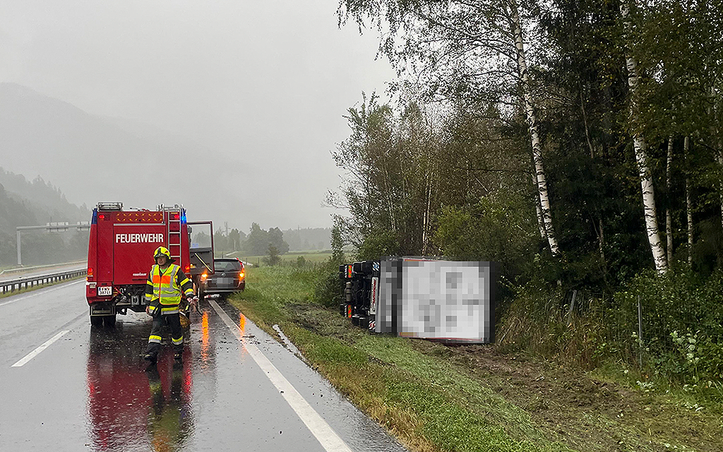 T10 – Umgestürzter LKW