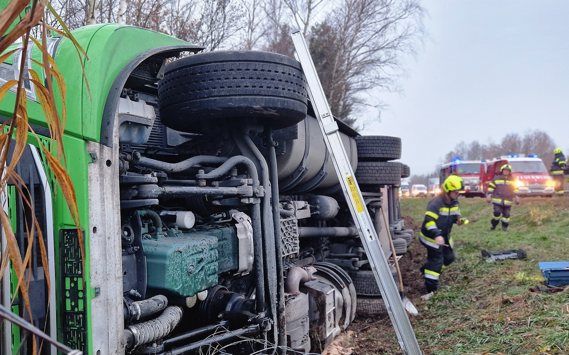 T03 – LKW auf A9 umgestürzt